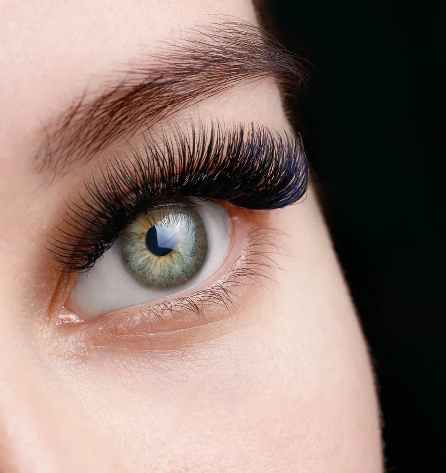Upeat ja Huolitellut Ripset ja Kulmat Helsingissä – Kaikki Lash Liftistä ja Kulmien Laminoinnista